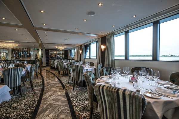 Riviera Travel, MS William Wordsworth, Restaurant 3.jpg